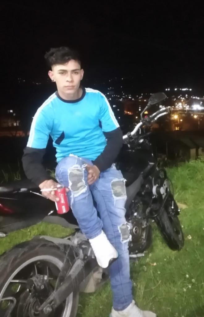 647270799: Chico busca chica en Barcelona