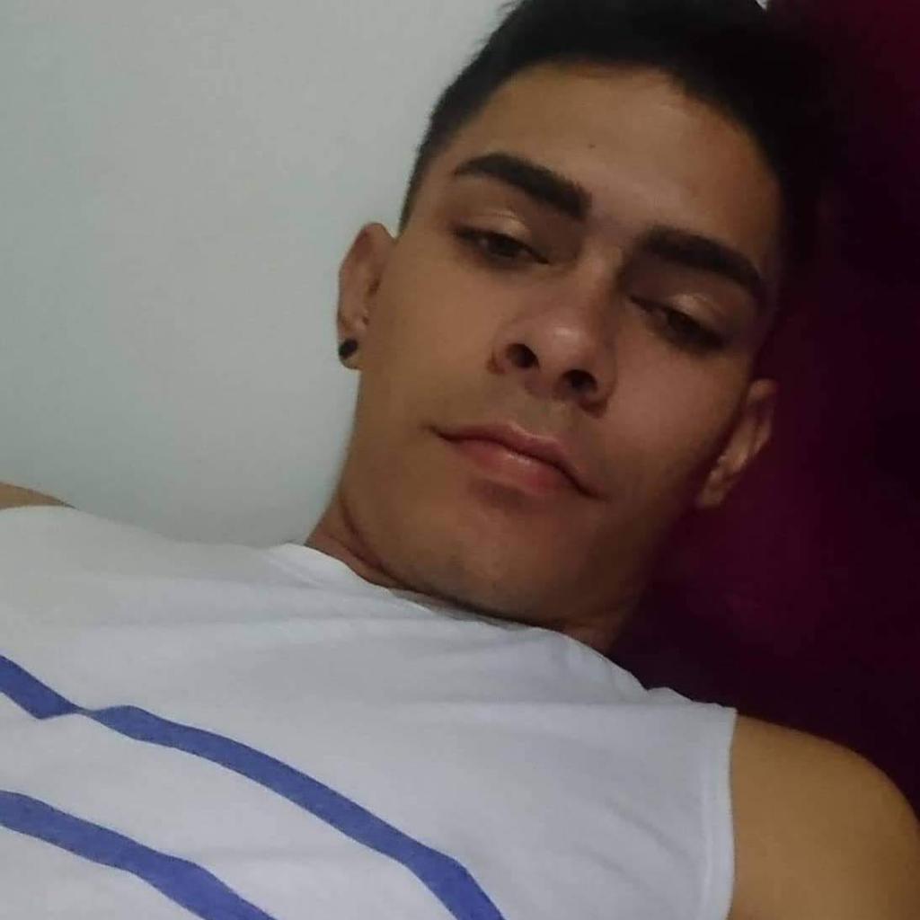 647270799: Chico busca chica en Barcelona