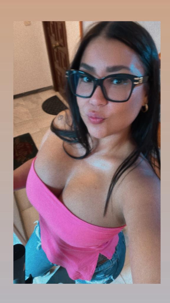 677533809: Chica busca chico en Sevilla