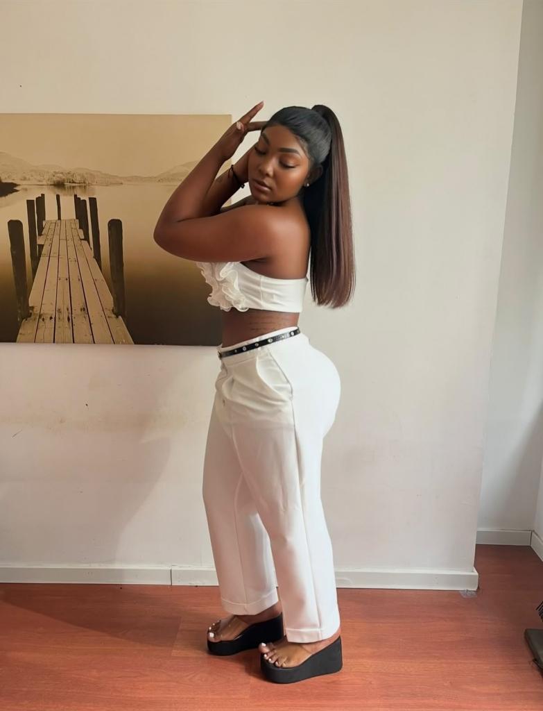 672144982: Chica busca chico en Barcelona