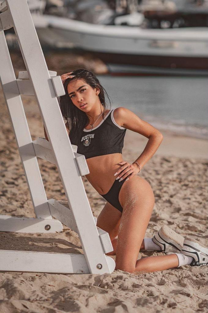 613957348: Chica busca chico en Sevilla