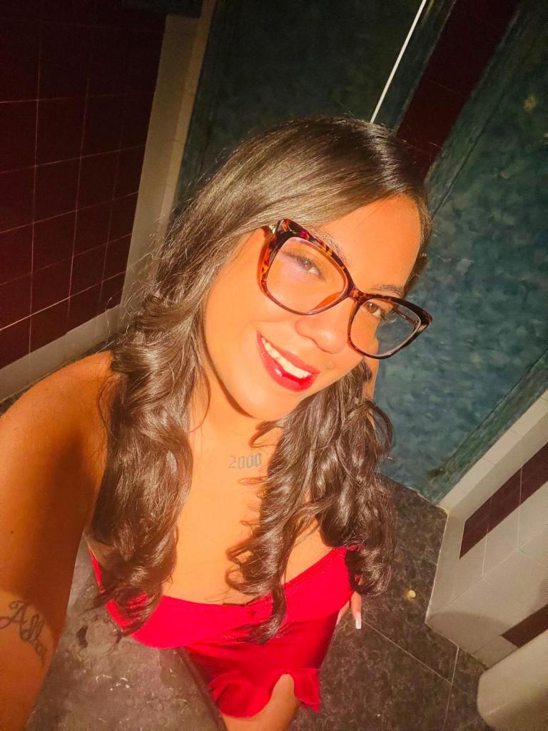 614381386: Chica busca chico en Málaga