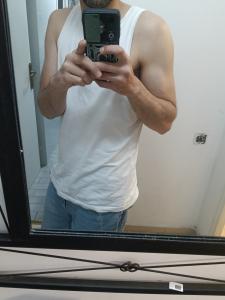 671228439: Chico busca chica en Barcelona