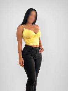 664248198: Chica busca chico en Sevilla
