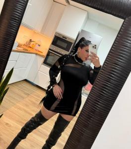 664248198: Chica busca chico en Sevilla