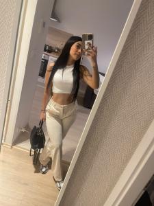 613758156: Chica busca chico en Tarragona