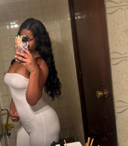 663352848: Chica busca chico en La Coruña