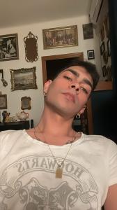 647270799: Chico busca chica en Barcelona