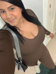 677315595: Chica busca chico en Sevilla