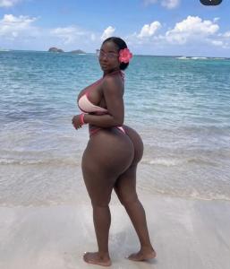 672083860: Chica busca chico en Barcelona
