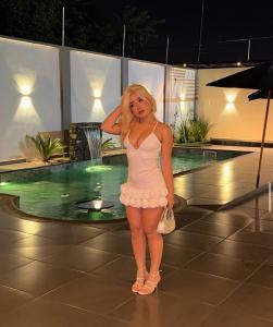 641737998: Chica busca chico en León