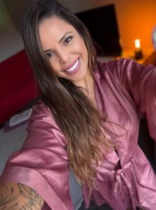 669956305: Chica busca chico en Madrid