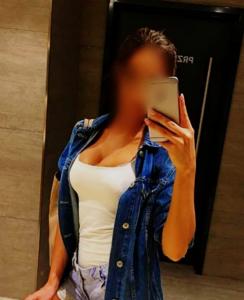 623117350: Chica busca chico en La Coruña