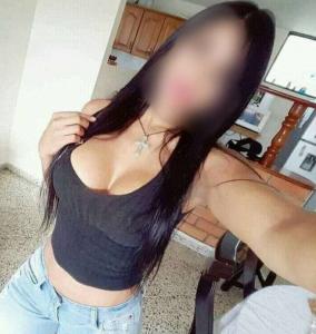 613886017: Chica busca chico en Granada