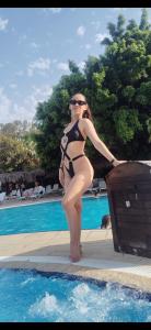 697683879: Chica busca chico en Gerona
