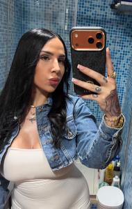 674990215: Chica busca chico en Barcelona