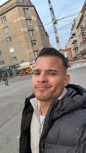 613258761: Chico busca chica en Orense