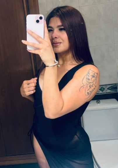 661121893: Chica busca chico en Sevilla