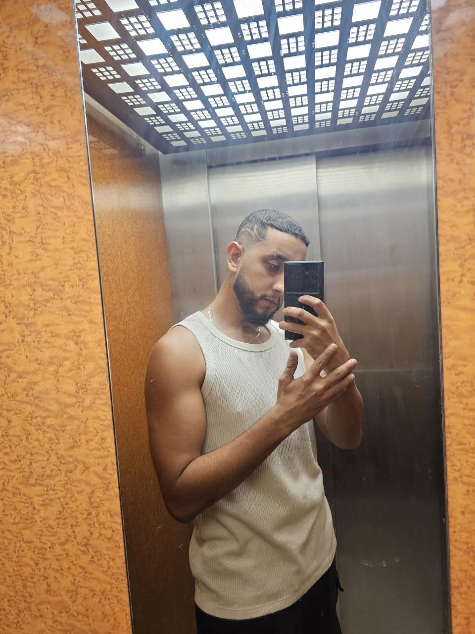 685393488: Chico busca chica en Sevilla