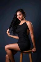 637006945: Chica busca chico en Madrid