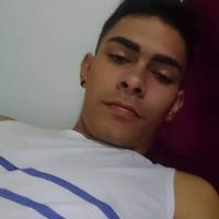 647270799: Chico busca chica en Barcelona