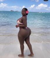 672083860: Chica busca chico en Barcelona