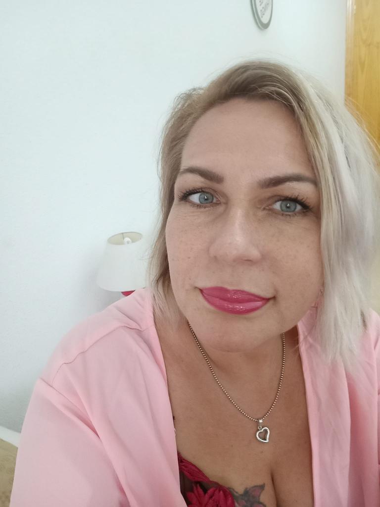 644524035: Chica busca chico en Murcia