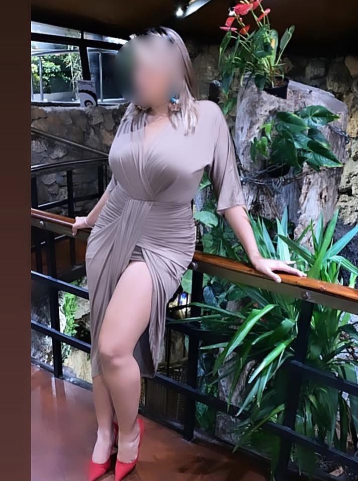 643599376: Chica busca chico en La Coruña