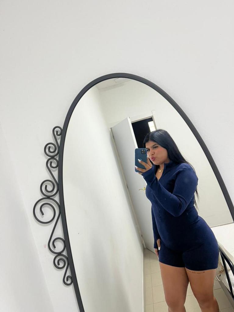 617964068: Chica busca chico en Barcelona