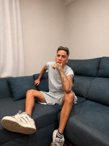 643093545: Chico busca chica en Málaga