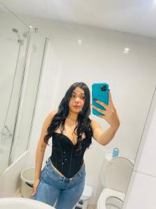 610888865: Chica busca chico en Madrid