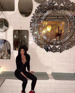 677162867: Chica busca chico en Ibiza