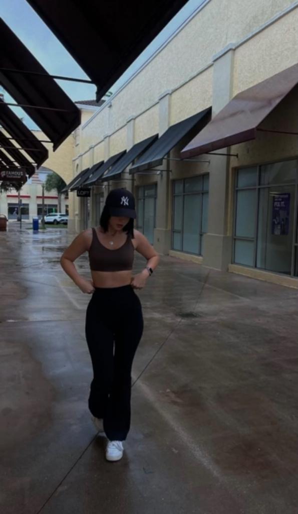643486149: Chica busca chico en Murcia