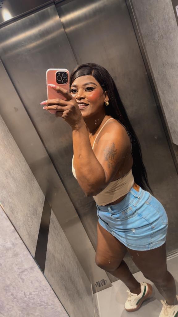 677203516: Chica busca chico en Navarra