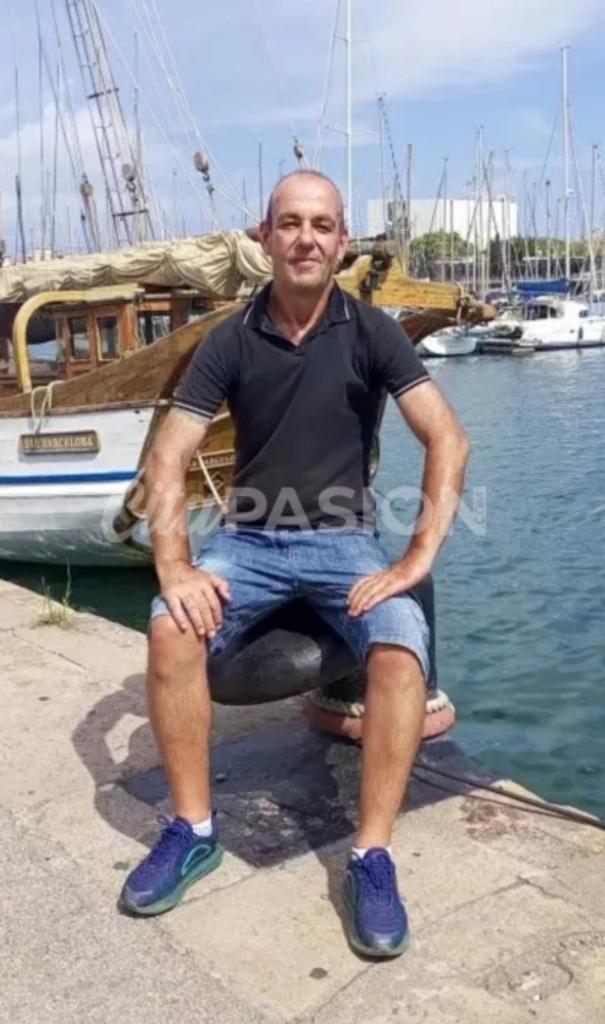 697371629: Chico busca chica en Barcelona