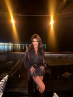 677162867: Chica busca chico en Ibiza