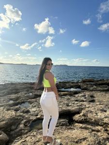 Chica busca chico en Ibiza: 