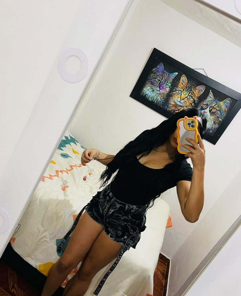 664248198: Chica busca chico en Sevilla