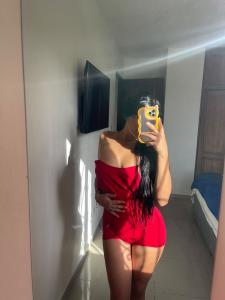 664248198: Chica busca chico en Sevilla