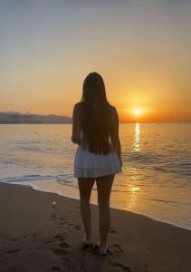 664248198: Chica busca chico en Sevilla