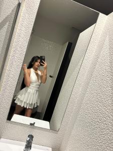 664248198: Chica busca chico en Sevilla