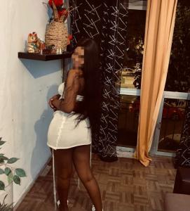 664287587: Chica busca chico en Cádiz
