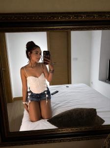 605673846: Chica busca chico en Sevilla