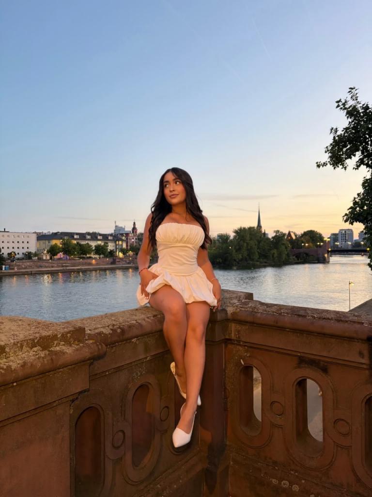 632977434: Chica busca chico en Málaga
