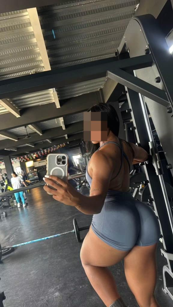 647006447: Chica busca chico en Tenerife