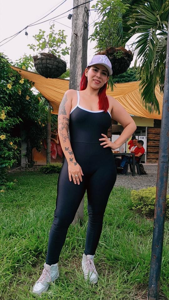610857565: Chica busca chico en Sevilla