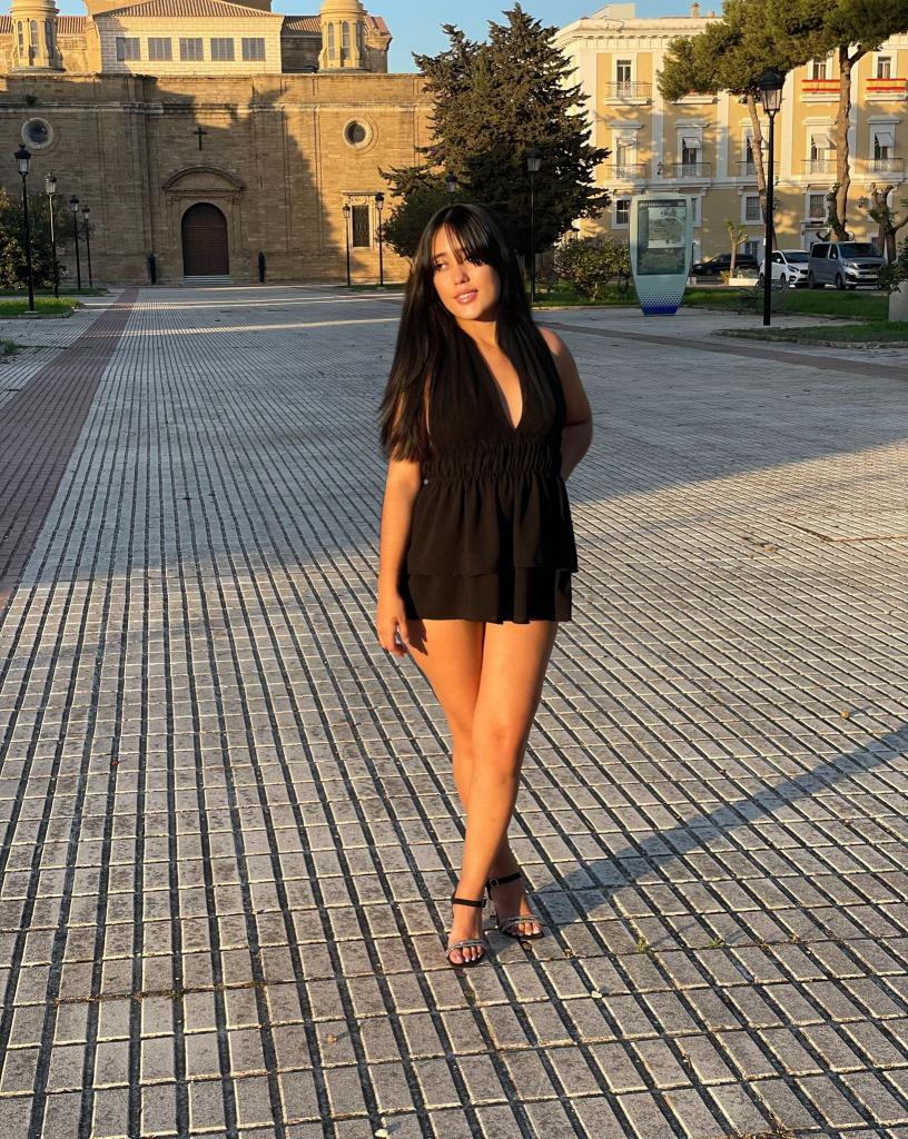 Chica busca chico en Cádiz: 
