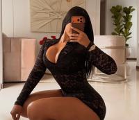 613956757: Chica busca chico en Barcelona