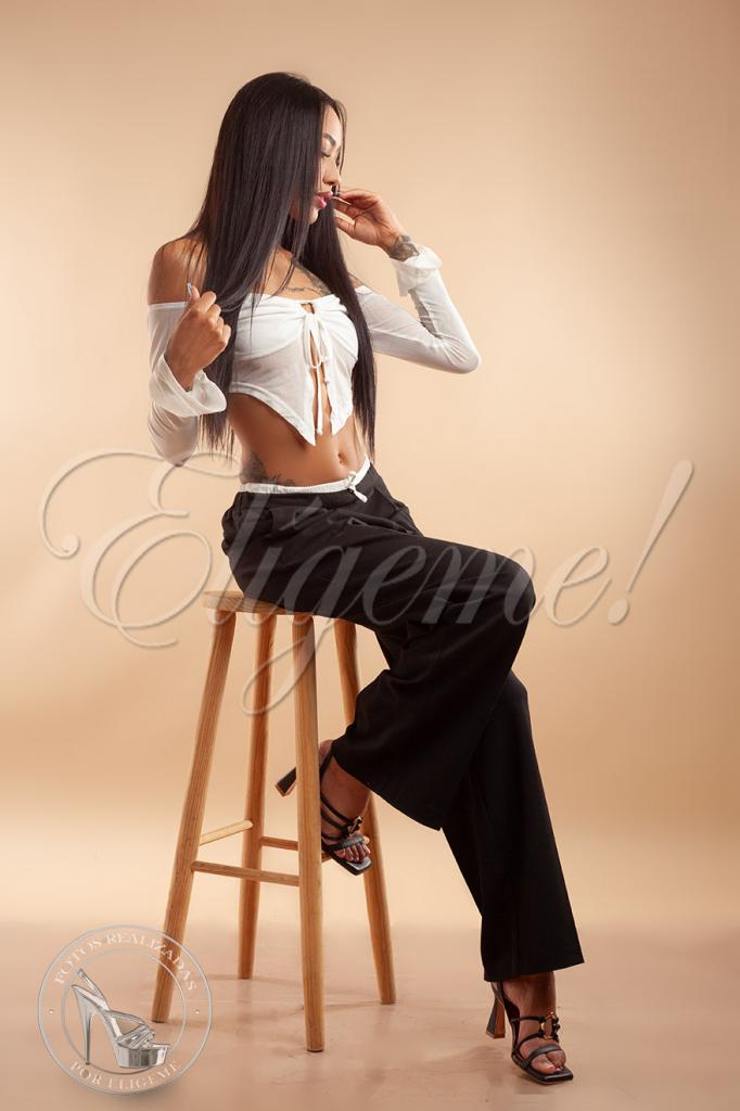 639549262: Chica busca chico en Barcelona