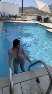 671138336: Chica busca chico en Sevilla